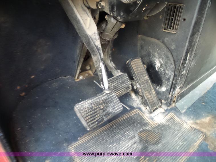 image for item L2047 1995 Freightliner FLD semi truck