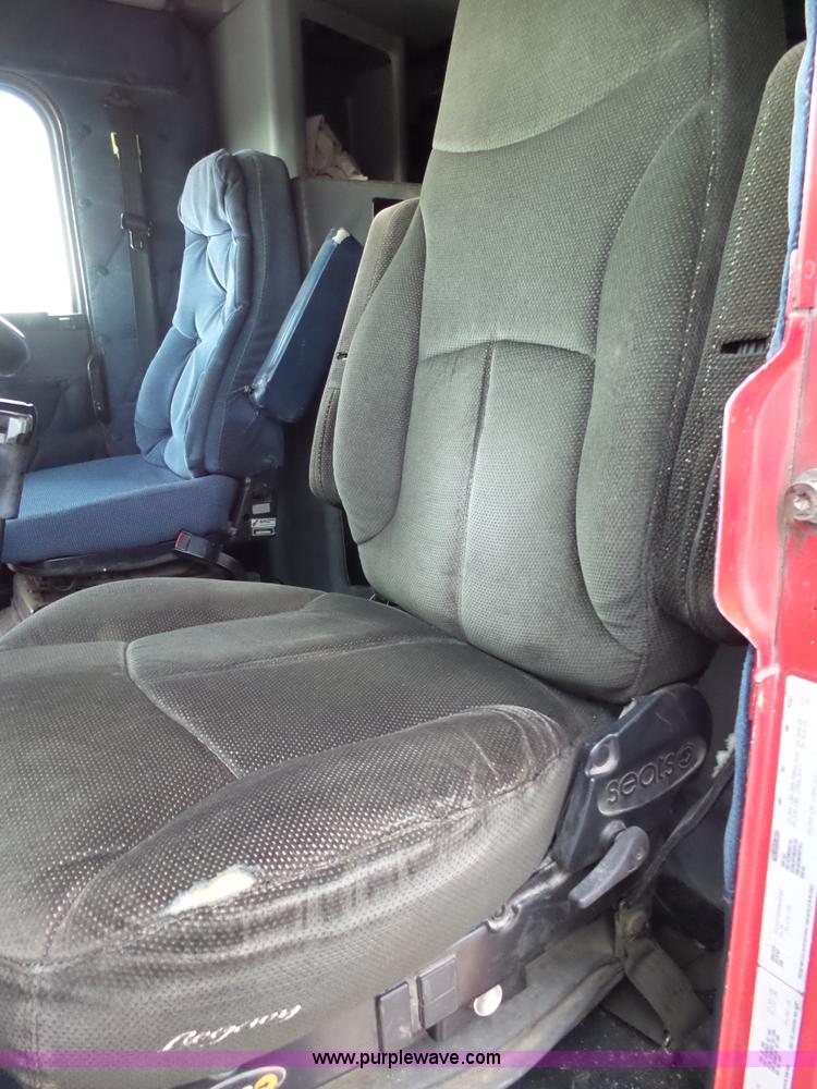 image for item L2047 1995 Freightliner FLD semi truck