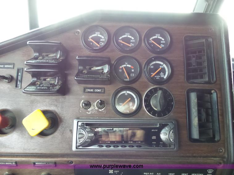 image for item L2047 1995 Freightliner FLD semi truck