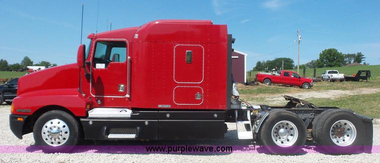 image for item L2876 2000 Kenworth semi truck