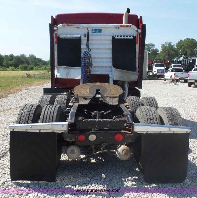 image for item L2876 2000 Kenworth semi truck