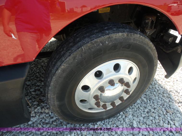 image for item L2876 2000 Kenworth semi truck