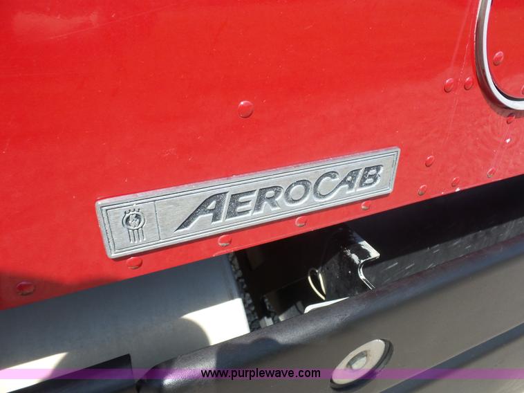 image for item L2876 2000 Kenworth semi truck