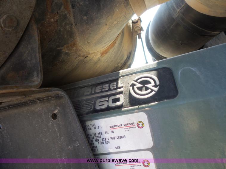 image for item L2876 2000 Kenworth semi truck