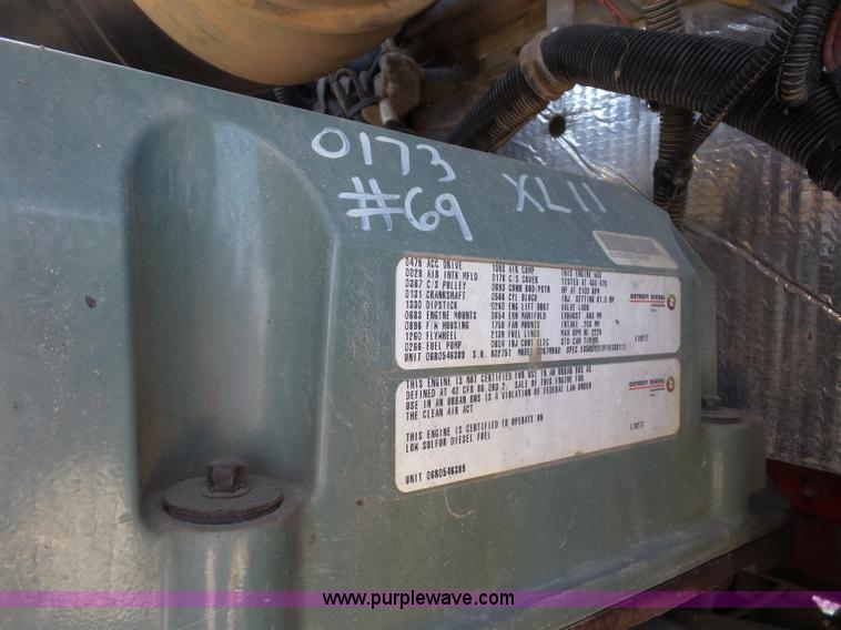 image for item L2876 2000 Kenworth semi truck