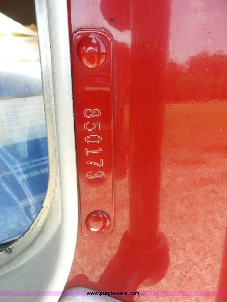 image for item L2876 2000 Kenworth semi truck