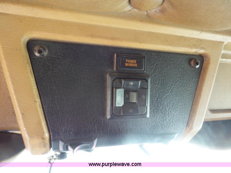 image for item L2876 2000 Kenworth semi truck