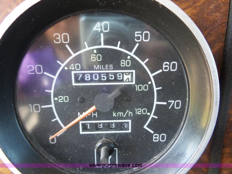 image for item L2876 2000 Kenworth semi truck