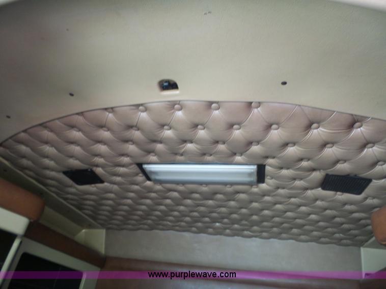 image for item L2876 2000 Kenworth semi truck