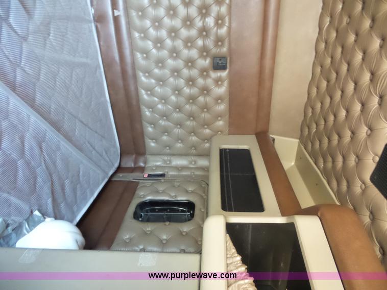 image for item L2876 2000 Kenworth semi truck