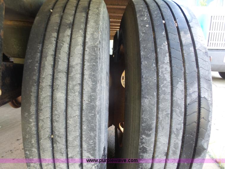 image for item L4829 2005 Great Dane 7411TP-SA dry van trailer