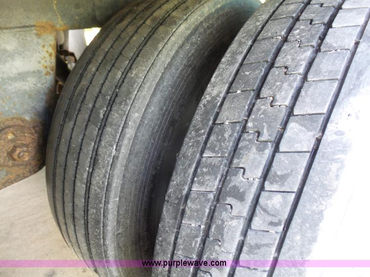 image for item L4829 2005 Great Dane 7411TP-SA dry van trailer