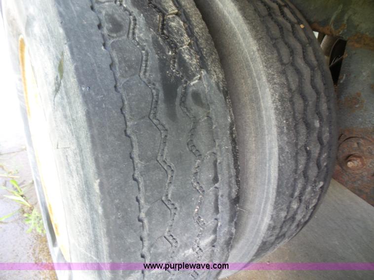 image for item L4829 2005 Great Dane 7411TP-SA dry van trailer