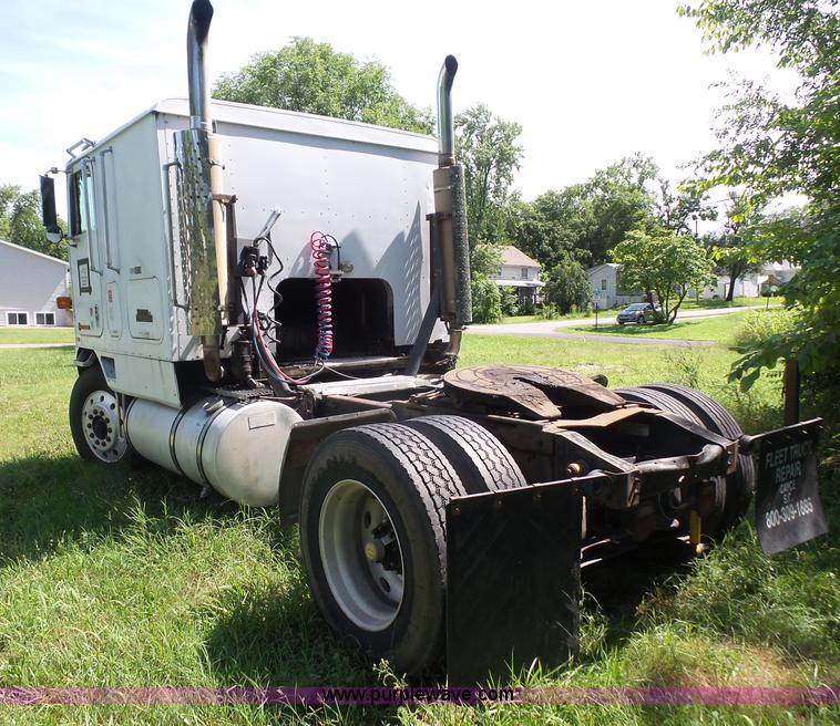 image for item L4830 1987 International CO-9670 Eagle semi truck