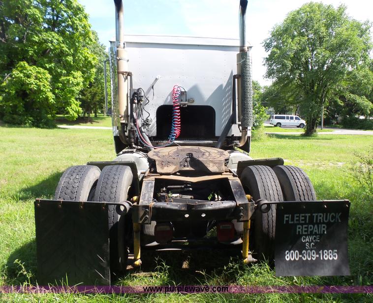 image for item L4830 1987 International CO-9670 Eagle semi truck