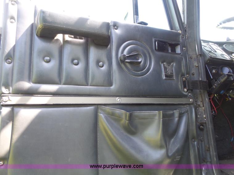 image for item L4830 1987 International CO-9670 Eagle semi truck