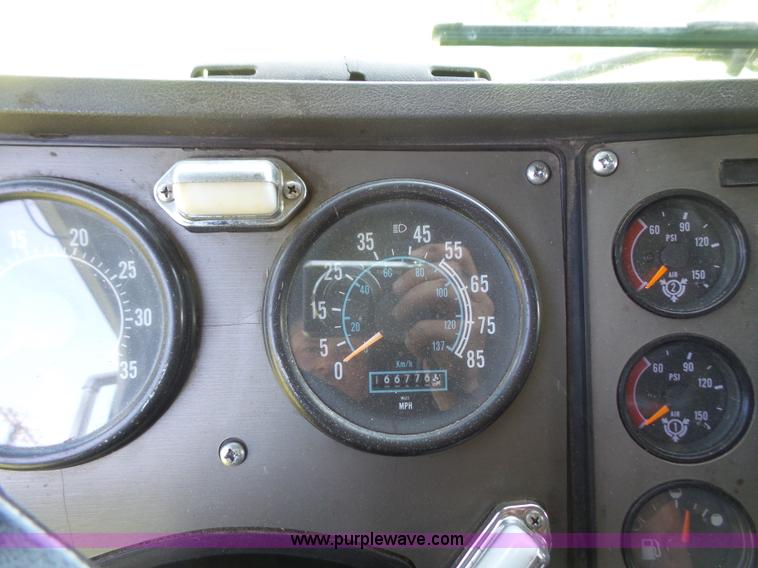 image for item L4830 1987 International CO-9670 Eagle semi truck