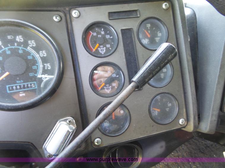 image for item L4830 1987 International CO-9670 Eagle semi truck