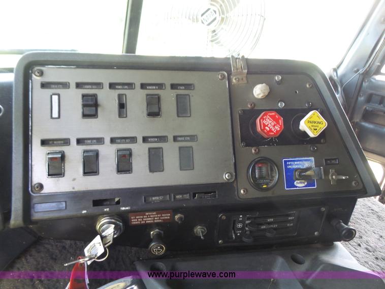 image for item L4830 1987 International CO-9670 Eagle semi truck