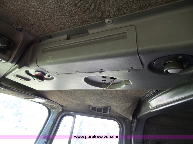 image for item L4830 1987 International CO-9670 Eagle semi truck