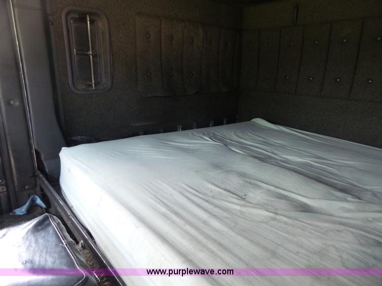 image for item L4830 1987 International CO-9670 Eagle semi truck