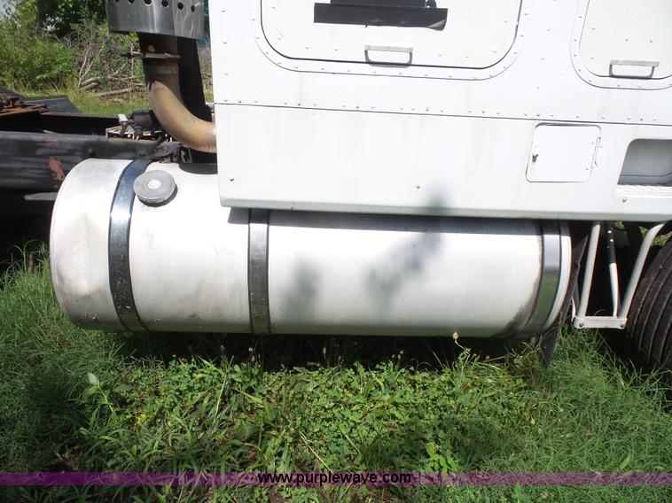 image for item L4830 1987 International CO-9670 Eagle semi truck