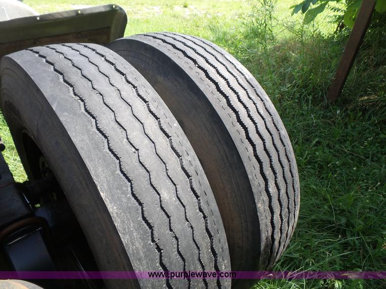 image for item L4830 1987 International CO-9670 Eagle semi truck