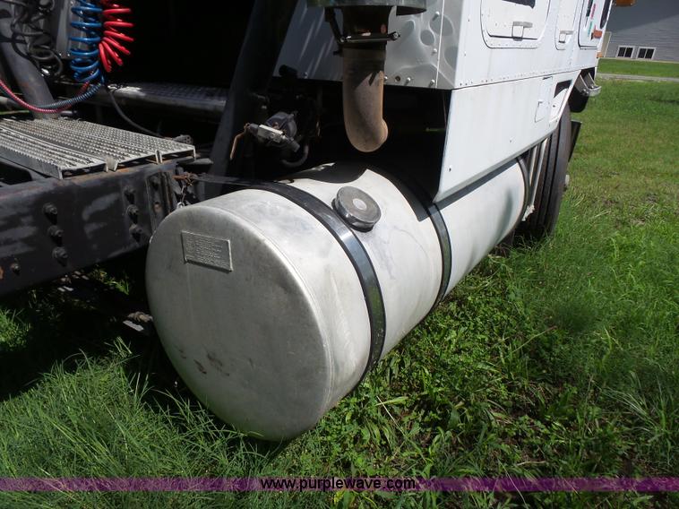 image for item L4830 1987 International CO-9670 Eagle semi truck