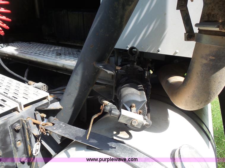 image for item L4830 1987 International CO-9670 Eagle semi truck