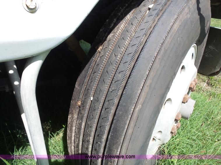 image for item L4830 1987 International CO-9670 Eagle semi truck