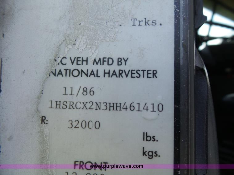 image for item L4830 1987 International CO-9670 Eagle semi truck