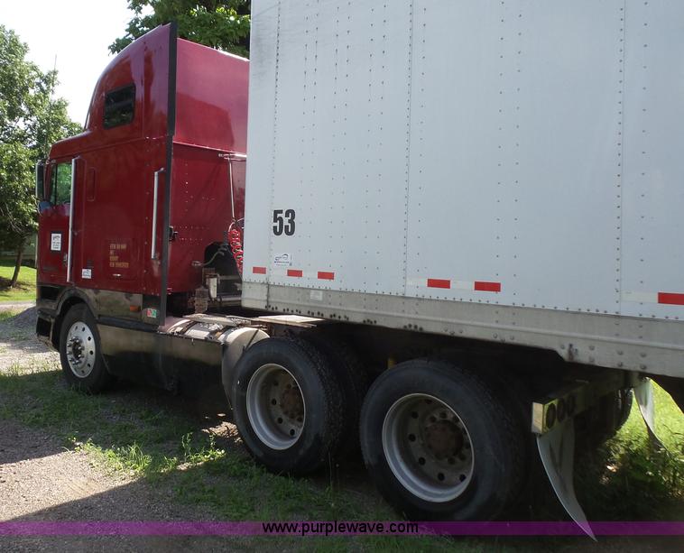 image for item L4831 1997 International 9800 semi truck