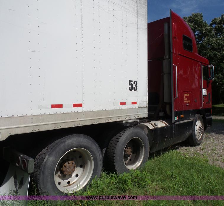 image for item L4831 1997 International 9800 semi truck