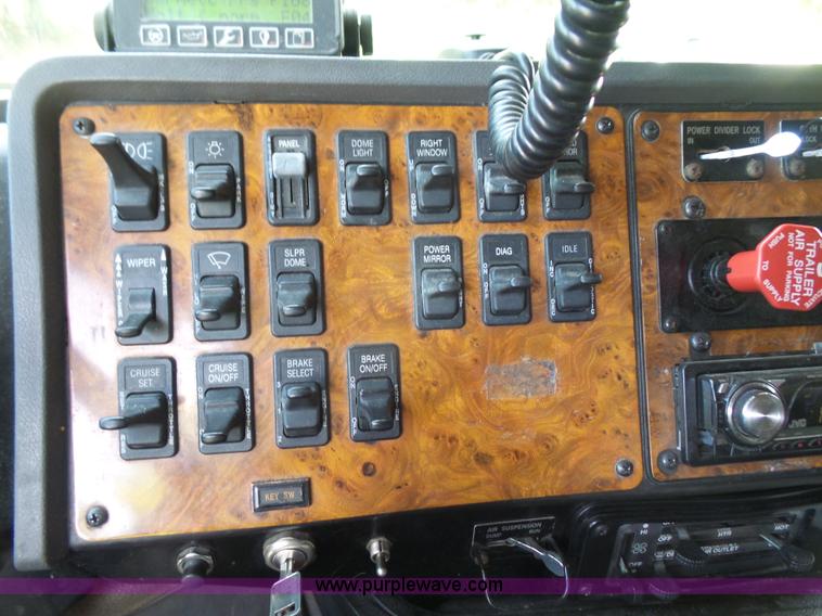 image for item L4831 1997 International 9800 semi truck