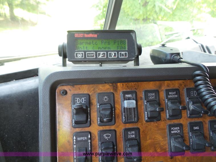 image for item L4831 1997 International 9800 semi truck