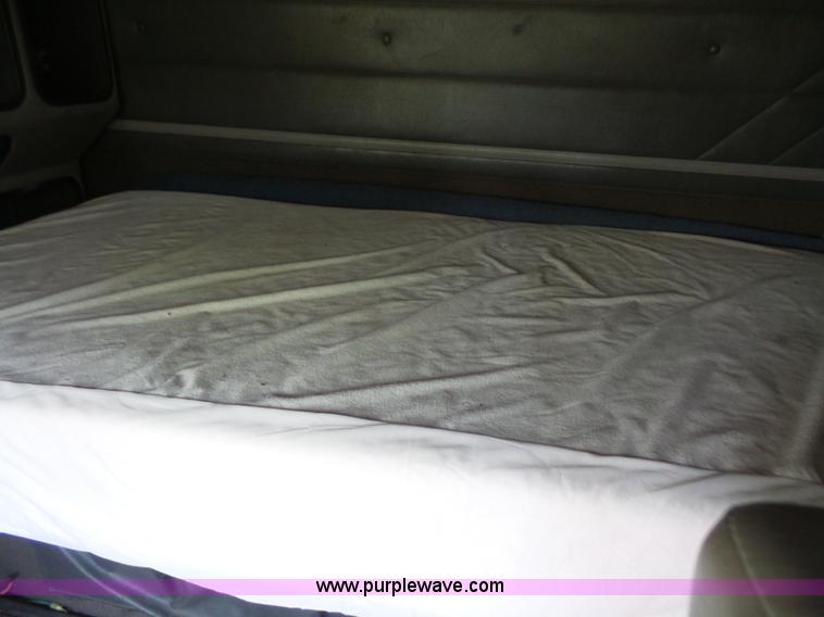 image for item L4831 1997 International 9800 semi truck