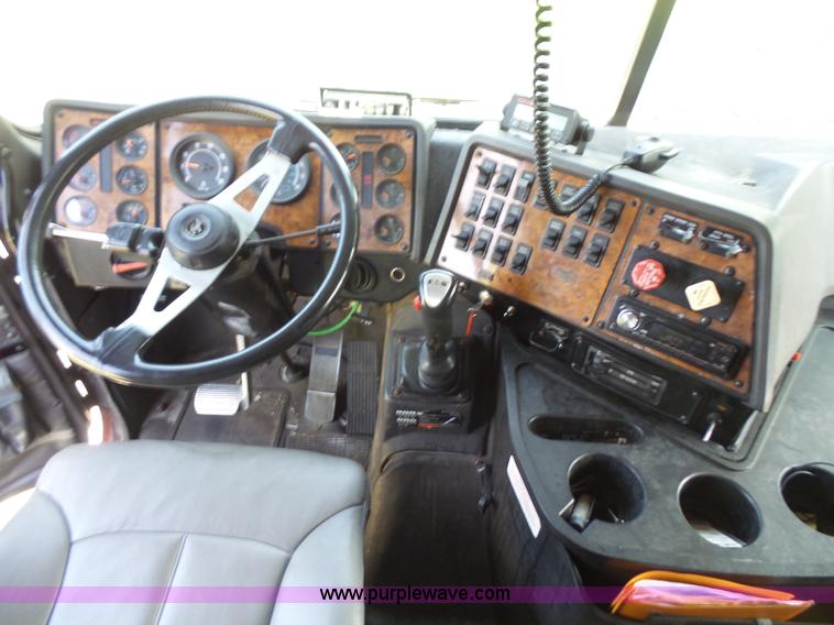 image for item L4831 1997 International 9800 semi truck