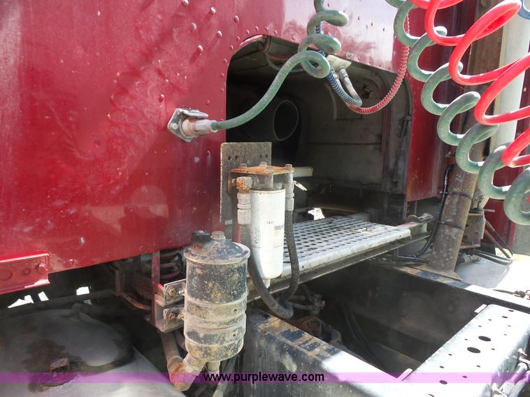 image for item L4831 1997 International 9800 semi truck