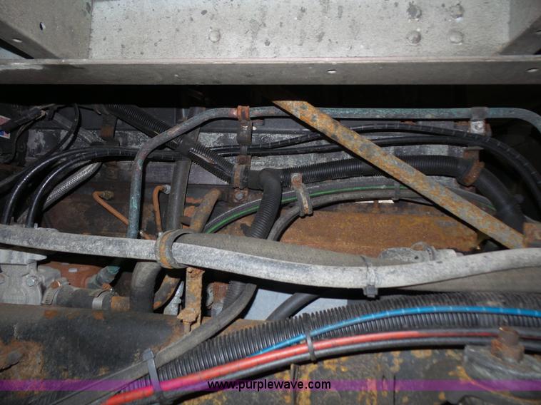 image for item L4831 1997 International 9800 semi truck