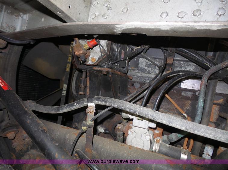 image for item L4831 1997 International 9800 semi truck