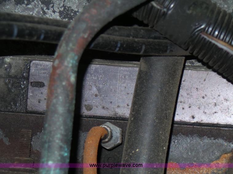 image for item L4831 1997 International 9800 semi truck