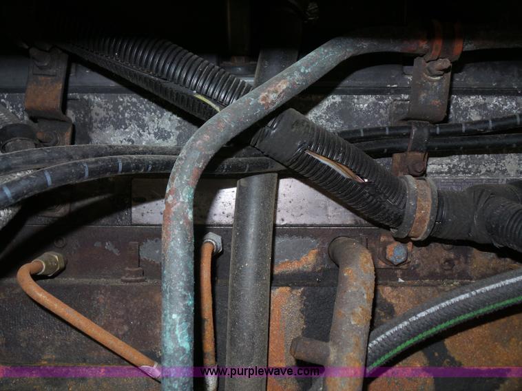 image for item L4831 1997 International 9800 semi truck