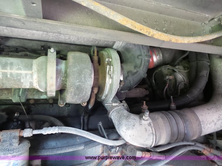 image for item L4831 1997 International 9800 semi truck