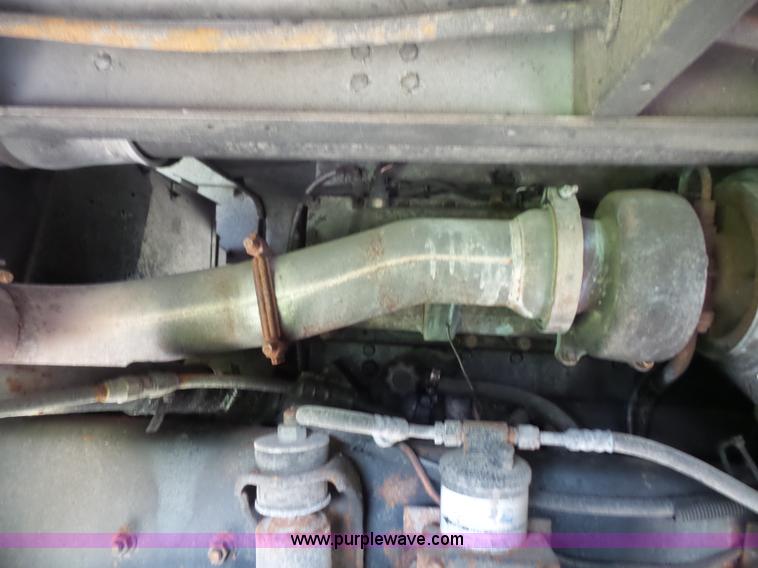 image for item L4831 1997 International 9800 semi truck