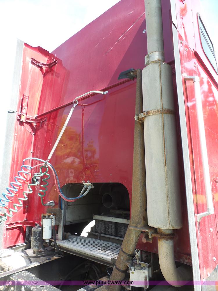 image for item L4831 1997 International 9800 semi truck