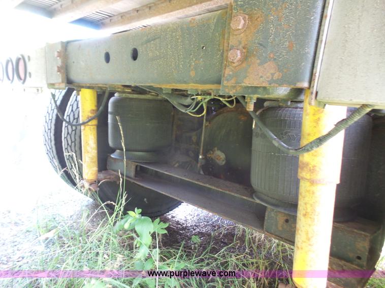 image for item L4831 1997 International 9800 semi truck