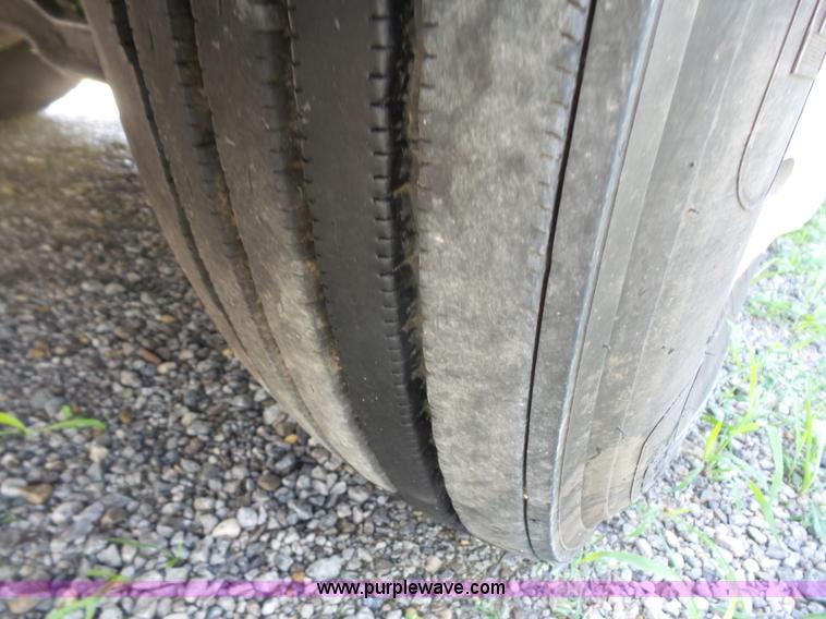 image for item L4831 1997 International 9800 semi truck