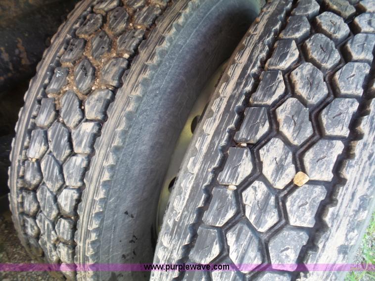 image for item L4831 1997 International 9800 semi truck