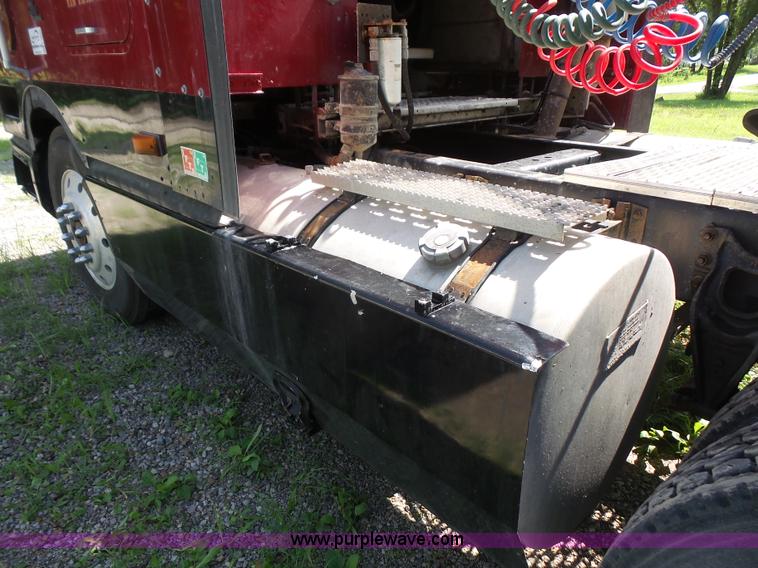 image for item L4831 1997 International 9800 semi truck