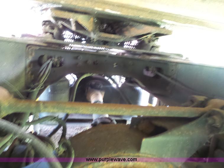 image for item L4831 1997 International 9800 semi truck